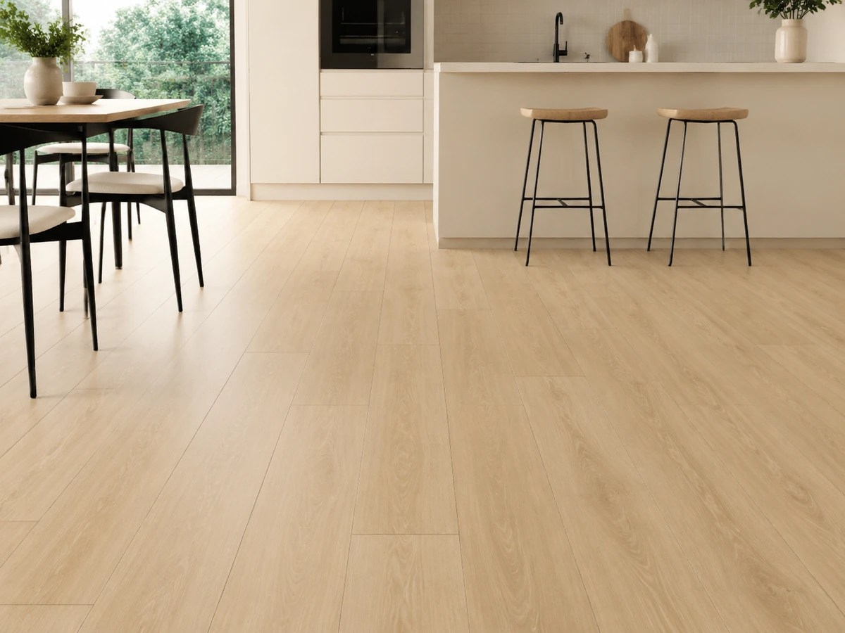 SPC flooring concept with natural oak-look planks in a bright kitchen and dining area.
